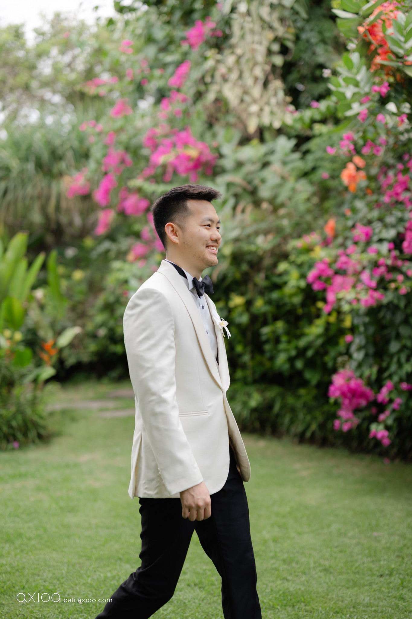Axioo: A Study in Softness: A Wonderland Uluwatu Wedding in Bali
